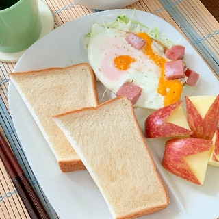 果物のある朝食